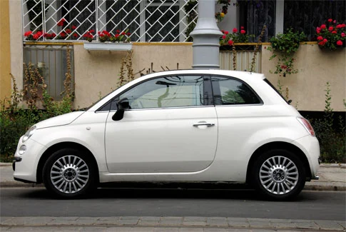 weißer Fiat 500 – Beispiel für Gebrauchtwagenankauf Bad Kissingen